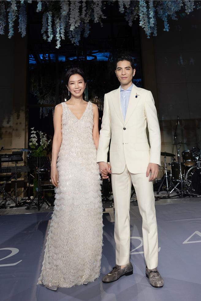 Summer（左）、萧敬腾13日举办世纪婚礼。（喜鹊娱乐提供）