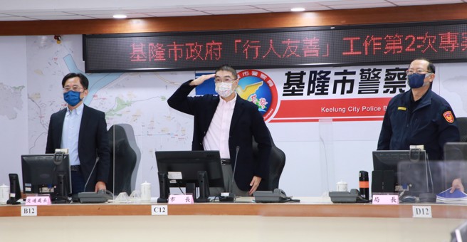 基隆市長謝國樑（中）上任後便大力推動交通科技執法。（圖／基隆市政府提供）