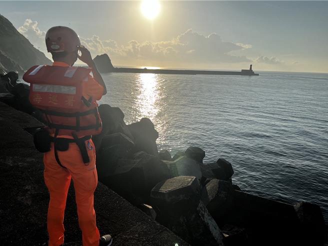 56歲簡姓船長昨日於南方澳漁港出海，卻離奇失蹤！海巡署今日展開陸海空三線搜救中。（海巡署提供／吳佩蓉宜蘭傳真）