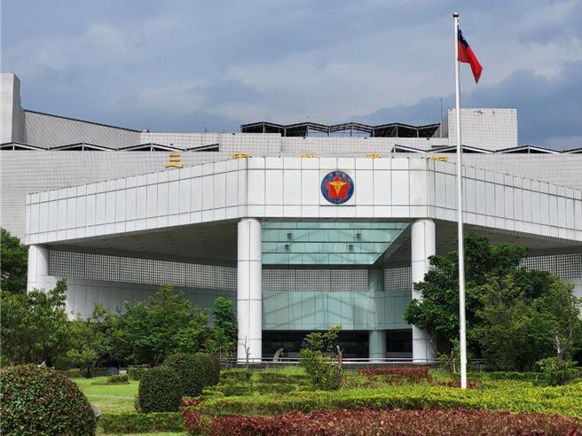 三军总医院透过AR技术，提供澎湖分院远距胸腔镜手术指导。（本报资料照）