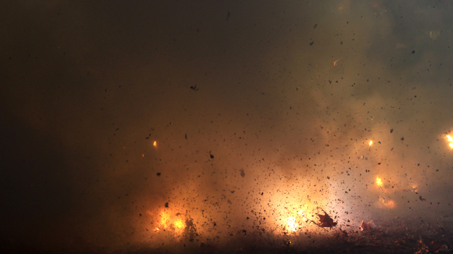 屏東縣昨晚某工廠發生火警，許多屏東市民不時聽到陣陣巨響，房子和窗戶都在震動。（示意圖，shutterstock／達志）