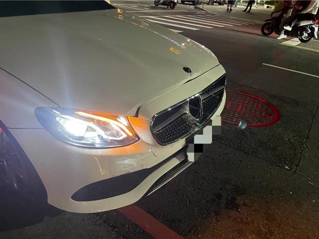 事故造成2車車頭嚴重毀損。（淡水警分局提供）