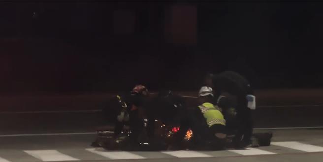 1艘义大利籍歌诗达号游轮（COSTA SERENA 歌诗达莎伦娜号）昨深夜行经花莲外海时，船上1名75岁刘姓陆籍男子疑似脑中风但尚有意识，经空勤总队今天凌晨出动直升机飞往外海吊挂，已将男子送医治疗。（空勤总队提供／罗亦晽花莲传真）