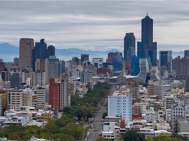 全球導航系統大廠荷商TomTom所公布去年交通指數，高雄成亞洲最塞城市第6名，讓高雄市交通局認為該統計排除大眾運輸、且該地圖商使用佔比有限，恐有失公平。（任義宇攝）