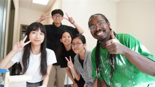 嘉义大学4位学生暑假到美国农业新创生物科技公司实习，获益良多。（嘉义大学提供／吕妍庭嘉义传真）