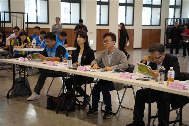 为了解「桃竹苗大硅谷计画」在新竹市推动的情形，国民党立委郑正钤（右二）14日邀集国家发展委员会、经济部等中央各部会，到新竹市现地了解办理状况。（郑正钤提供／陈育贤新竹传真）