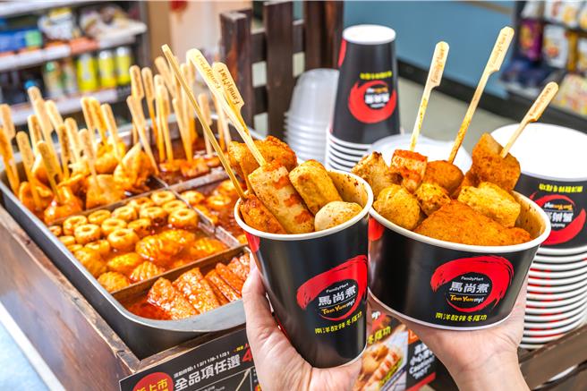 全家去年推马来西亚进口的南洋酸辣烫「马尚煮」，带动熟食区相关品类业绩成长逾5成。（全家提供／朱世凯台北传真）