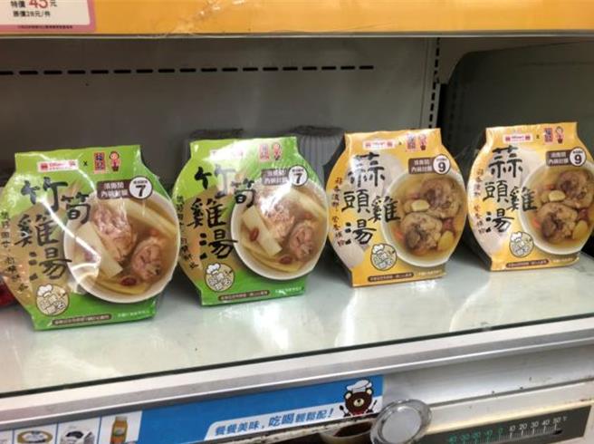 OKmart「福记蒜头鸡汤」汤头温润清爽，强调连鸡骨头都入口即化。（OKmart提供／朱世凯台北传真）