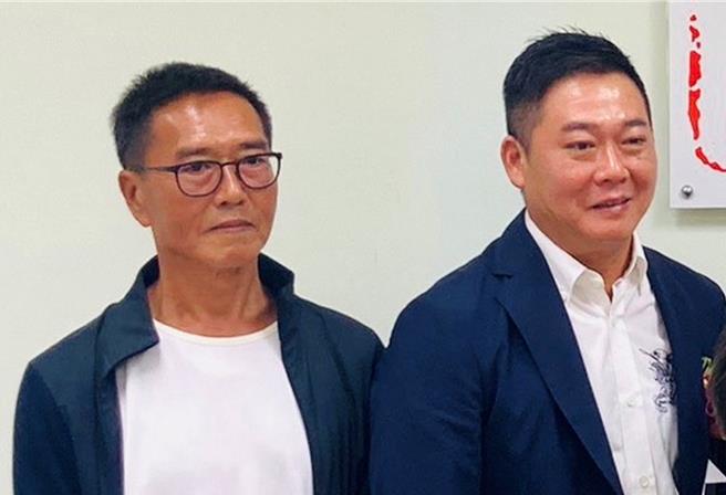 云林县道上枭雄黄村（左），其胞弟为云林县议会议长黄凯（右），黄村昨（13）日不敌病魔，享年58岁。黄凯为求见胞兄最后一面，已请律师全力争取具保停押。（民眾提供／张朝欣云林传真）