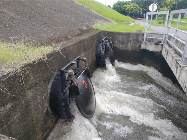 山陀儿颱风来袭期间，抽水机充分发挥抽排效能，使防汛工作更添保障。（水利局提供）