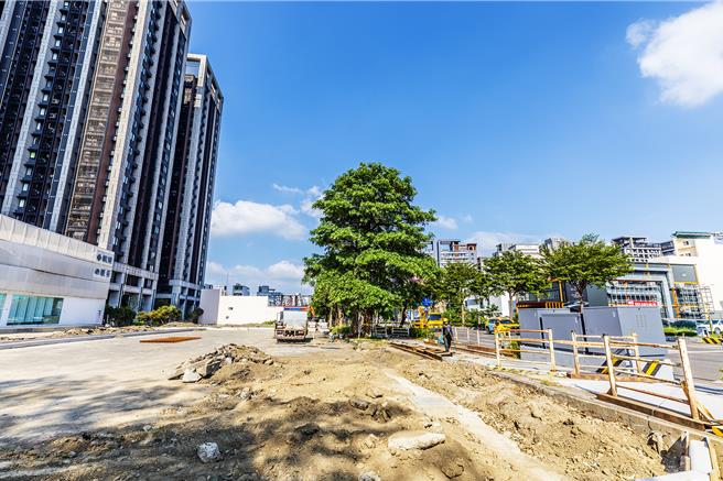 縣府交旅處辦理快捷9號公車第7次發包決標，目前刨除重新整理的勝利八街停車場為發車點預計明年3月前上路將開到新竹中學。（羅浚濱攝）