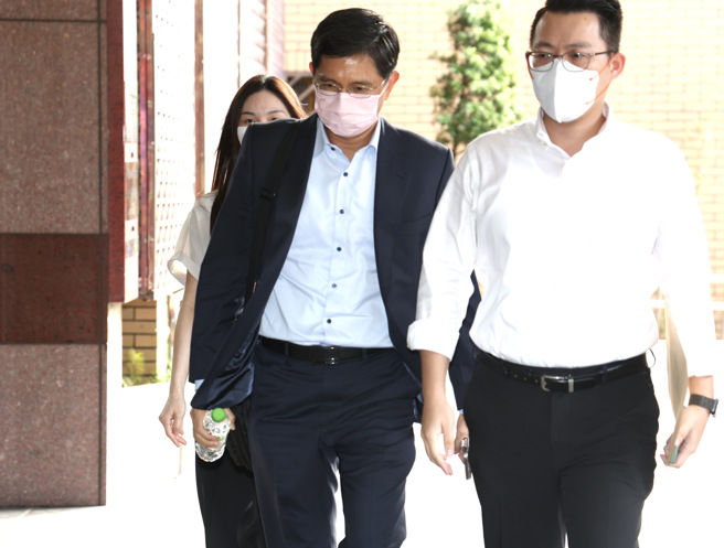 華城弊案持續延燒，14日傳勤業眾信會計師范有偉（左）作證。（鄧博仁攝）。