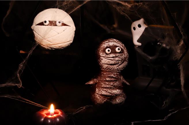 黑白木乃伊，嚴選米歇爾頂級可可粉，加入滴狀巧克力濕潤口感，增添風味。 （麗緻餐旅集團提供／吳娮翎台北傳真） 