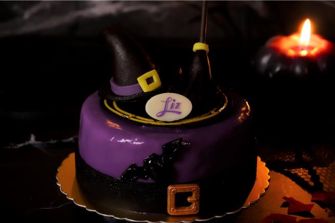 香芒慕斯魔法帽，以芒果百香果果凍、鳳梨果醬及錫蘭紅茶慕斯層層堆疊，酸甜果香搭配淡淡茶香。（麗緻餐旅集團提供／吳娮翎台北傳真）