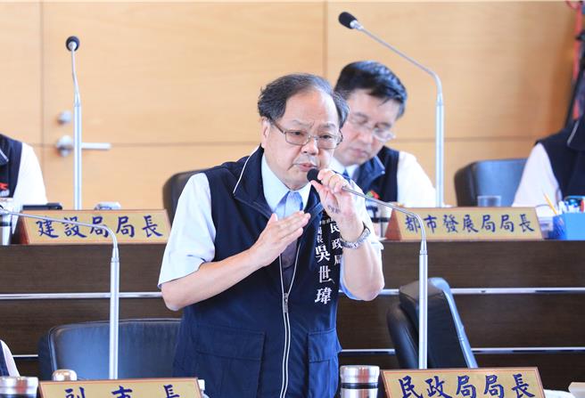 中央行文各縣市徵調活動中配合軍演放置彈藥，民政局長吳世瑋證實確有此事。（陳淑娥攝）