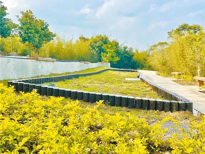 新北公立納骨塔「一櫃多罐」政策收費較北市貴，擔心影響民眾使用意願，議員建議民政局應檢討調降。（本報資料照片）