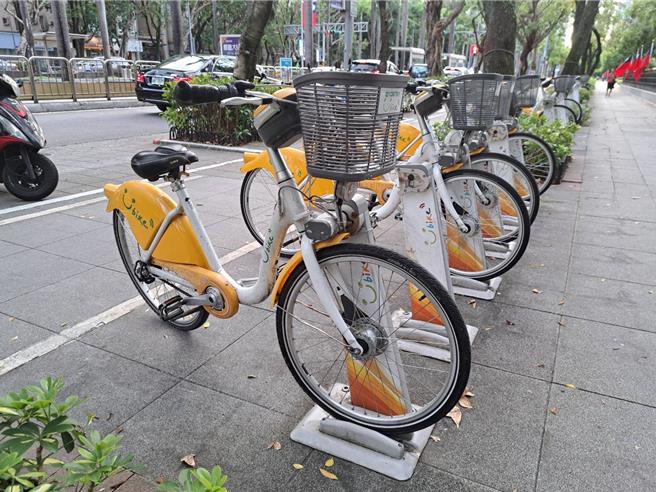YouBike新制上路，违规记点人数暴增，民进党台北市议员洪婉臻14日于议会批评，北市交通局新制宣传力道不佳且新制放宽规定。（温予菱摄）