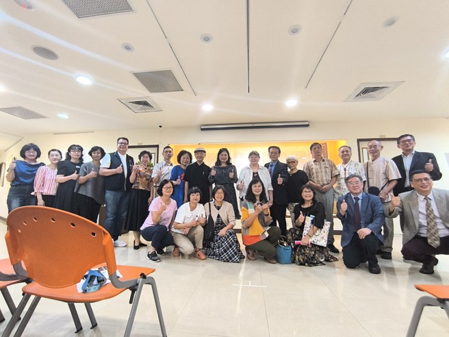 第38屆麗澤書畫暨張賴玉廉史料展貴賓合影。(照片/中臺科技大學提供)