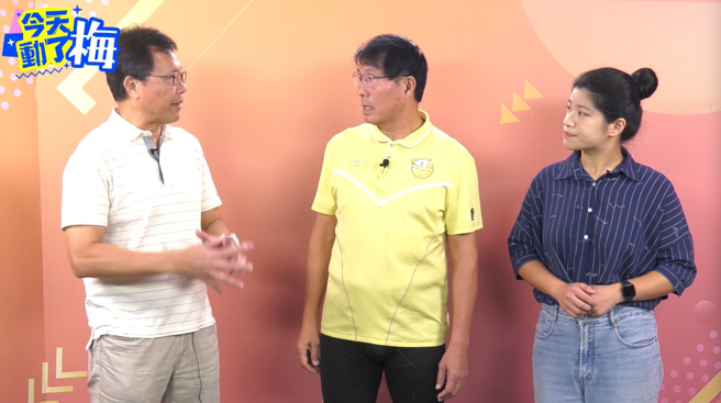 台湾国际马拉松交流协会理事长卢瑞忠解答跑友的疑虑，从健康跑步到避免萝卜腿和足底筋膜炎。（图／今天动了梅）