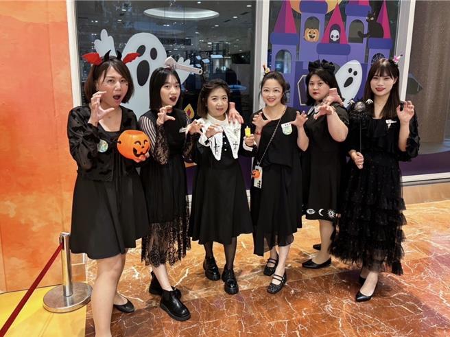 天母SOGO将推出一系列万圣节活动，包括全店楼管精心变装。（SOGO提供）