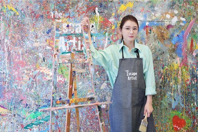 陈怡蓉亲手绘制4款的邮折卡片及明信片。（圣缇雅医疗集团提供）