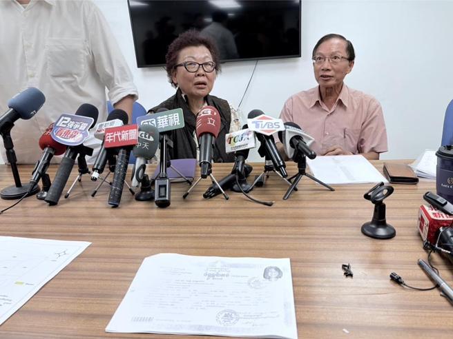 黃桂沄和戴昌華夫婦今日在台中召開記者會澄清。圖／曾麗芳