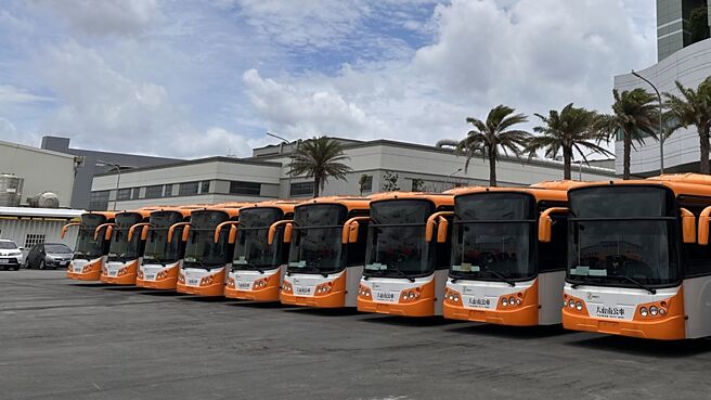 交通部规划明年启动「电动公车智慧充电管理系统补助机制」。图／本报资料照片