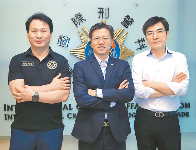警政署重视驻外联络官，让他们回国后能得到合理升迁及担任要职。图为刑事局国际刑警科队长杨国松（左起）、国际刑警科科长李昆达、经济科科长赖欣宏，他们都曾任驻外联络官。（本报资料照片）