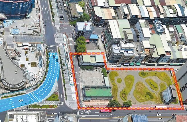 高雄客運公司將投資33億元，在高雄火車站旁興建商辦及住宅大樓，預計2028年完工。此為基地現況圖。（高市府都發局提供／紀爰高雄傳真）