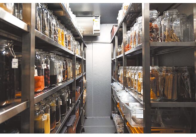 金度潤擅長用風乾的食材做菜，保存的風乾食材多達500種。（摘自Yun Seoul IG）