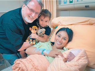 葉瑋庭喜獲寶貝千金　急回歸張惠妹大巨蛋團隊「溢奶也要唱」