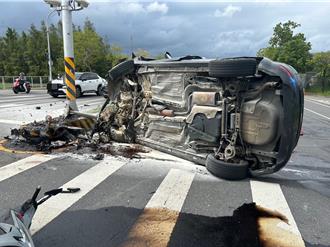 驚悚畫面曝光！宜蘭休旅車違規闖紅燈 擦撞機車後側翻 