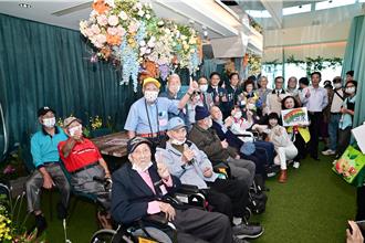 台北歡慶榮民節 市府邀「千歲團」齊聚101登高賞秋
