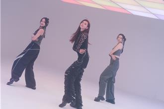 志玲姊姊站女團C位震撼全場　熱舞辣翻喊「約嗎？」