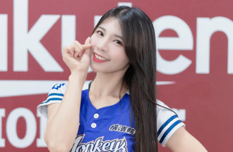 啦啦隊女神差點上車！經紀人遭撞「玻璃全碎亂噴」肇事原因怒了 