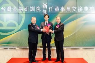 接棒金研院董事長 雷仲達稱讚蘇建榮「三金一身」