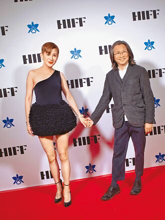 吳君如奪焦點香港影人 大跳草裙舞