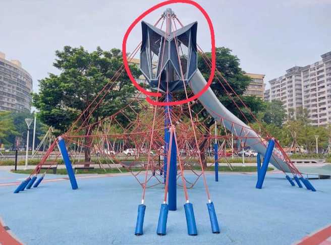 一位妈妈日前发文指出「绿园道公园晚上有穿着深色上衣男生对我儿子做出猥亵行为」。（翻摄脸书社团高雄特色公园ing）