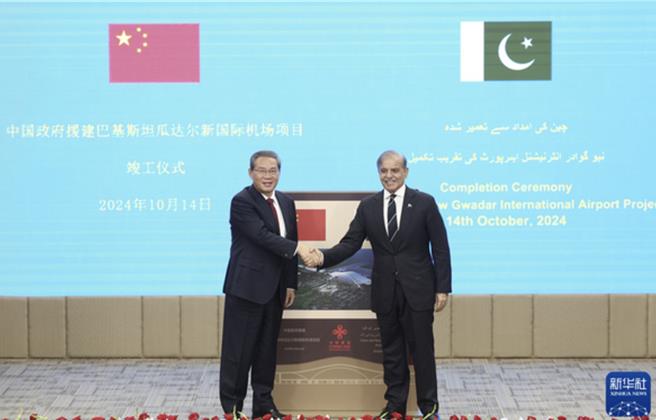 中国援建，李强和巴总理共同出席瓜达尔新国际机场竣工仪式。（新华社）