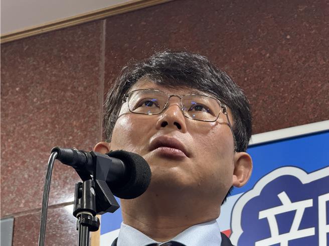 民眾黨立委黃國昌亦批，鏡週刊和北檢相互掩護、配合，不斷破壞台灣民主法治，這類潑髒水的行徑真的太惡劣，令人不齒。（李奇叡攝）