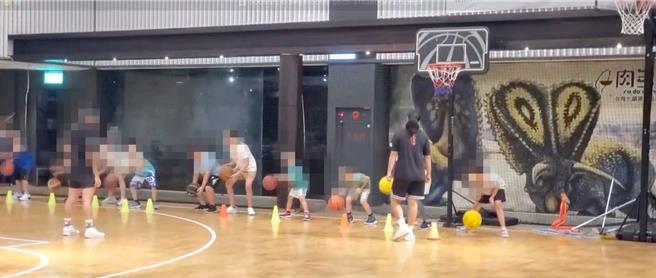 開設兒童籃球補習班等課程的「體育人文創」，今年初無預警倒閉。（台灣消保協會提供）