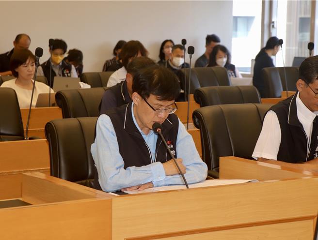 教育局长蒋伟民表示，台中市厨工薪资目前为六都第3高，六都中仅有台北市、新北市採用每年调薪制度。（林欣仪摄）