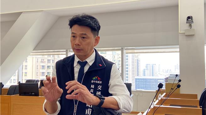 交通局長葉昭甫表示，台北捷運本業至今也是虧損，是靠其他收入平衡，捷今年虧損已降低，會透過撥補轉乘優惠等不同方式補助，降低虧損。（陳淑娥攝）