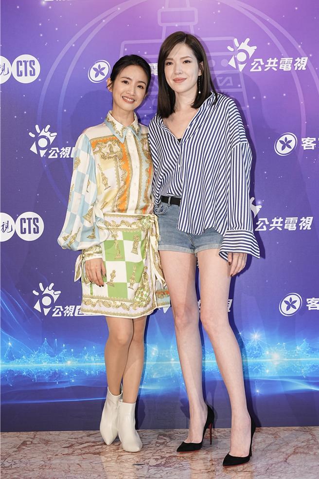 林依晨（左）、許瑋甯劇中飾演糾纏12年的情敵。（羅永銘攝）