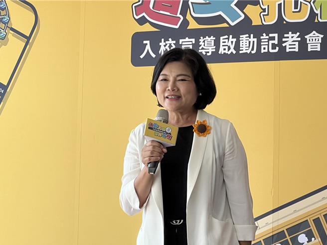 雲林縣長張麗善今（15日）受訪時表示，明年開徵的碳費，中央應該留一半給地方。（周麗蘭攝）