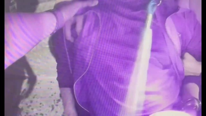 一名周姓男子，11日凌晨1時45分在台北市林森民權東路不顧警方攔查，加速逃逸，最終在三重台北橋下環河北路交流道時自撞護欄，警方迅速將其逮捕。（圖／簡銘柱翻攝）