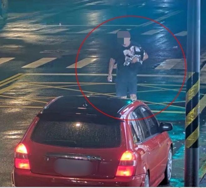 警方调阅周边监视器，迅速锁定嫌犯35岁刘姓男子及其所使用的交通工具。（图警方提供／简铭柱翻摄）