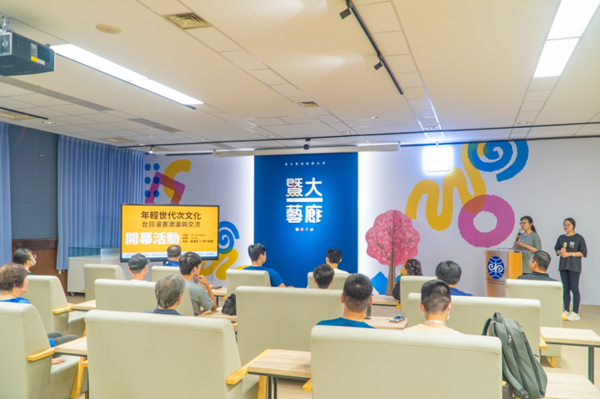 暨大主秘古明哲热烈邀请民眾到暨大免费参观。(照片/国立暨南国际大学提供)