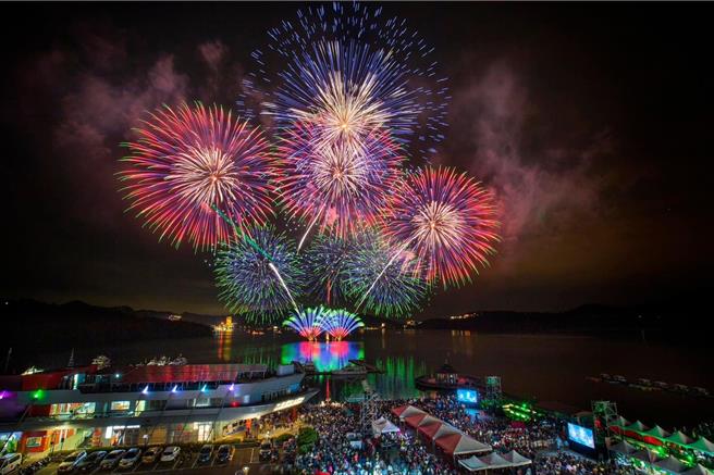10月19日6時起北旦、伊達邵碼頭前方水域為煙火施放區，禁止遊客靠近並從事水域活動。（日月潭風管處提供／楊靜茹南投傳真）