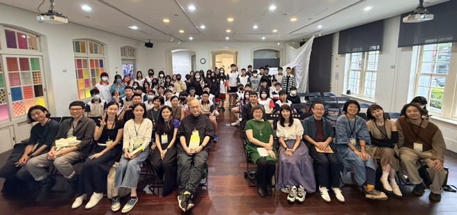 藝術家、與會來賓大合照。(照片/台北當代藝術館提供)